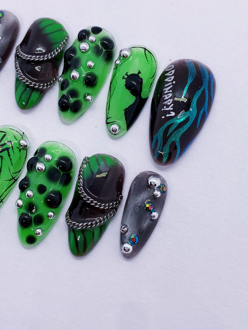 SKZ ODDINARY press on nails