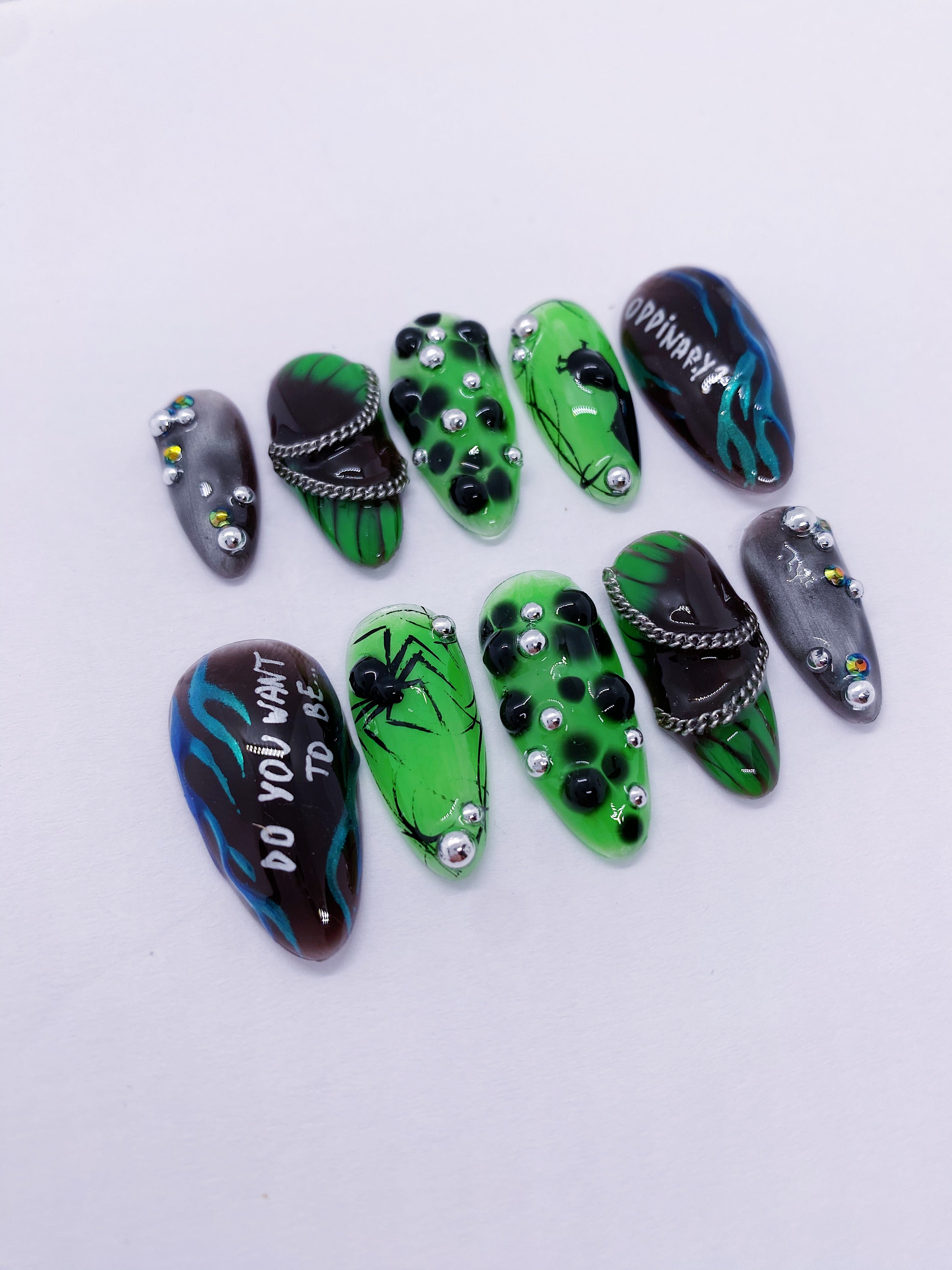 SKZ ODDINARY press on nails