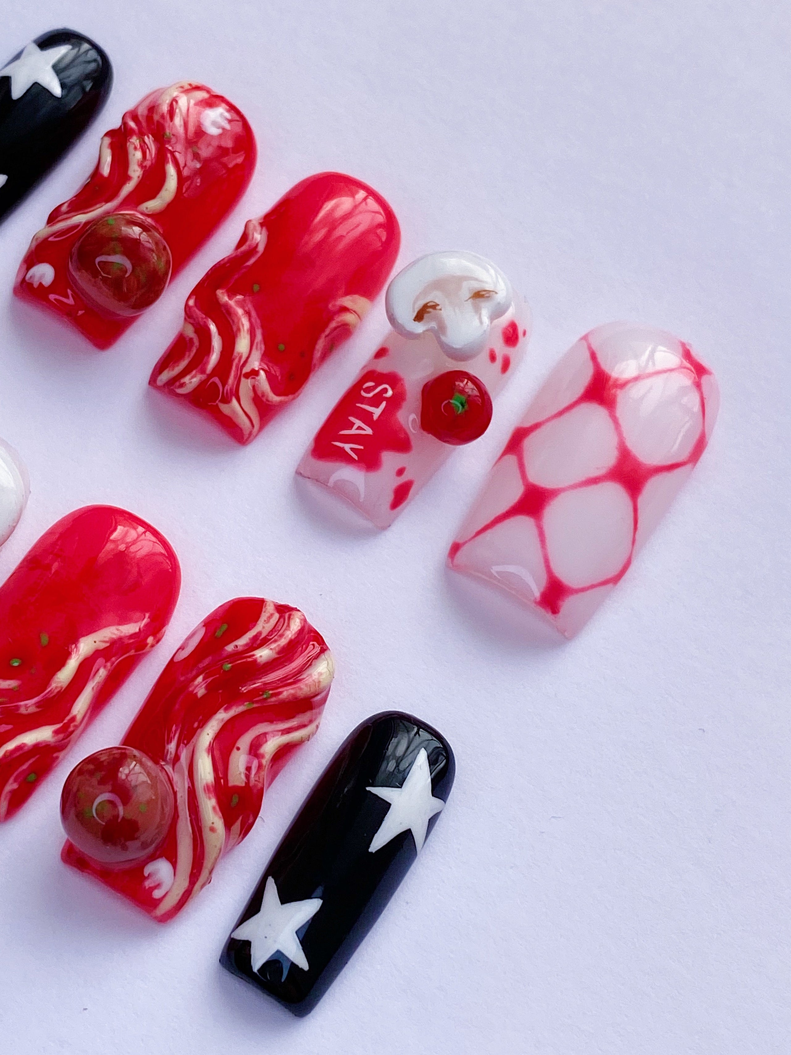 LE SSERAFIM Spaghetti press on nails