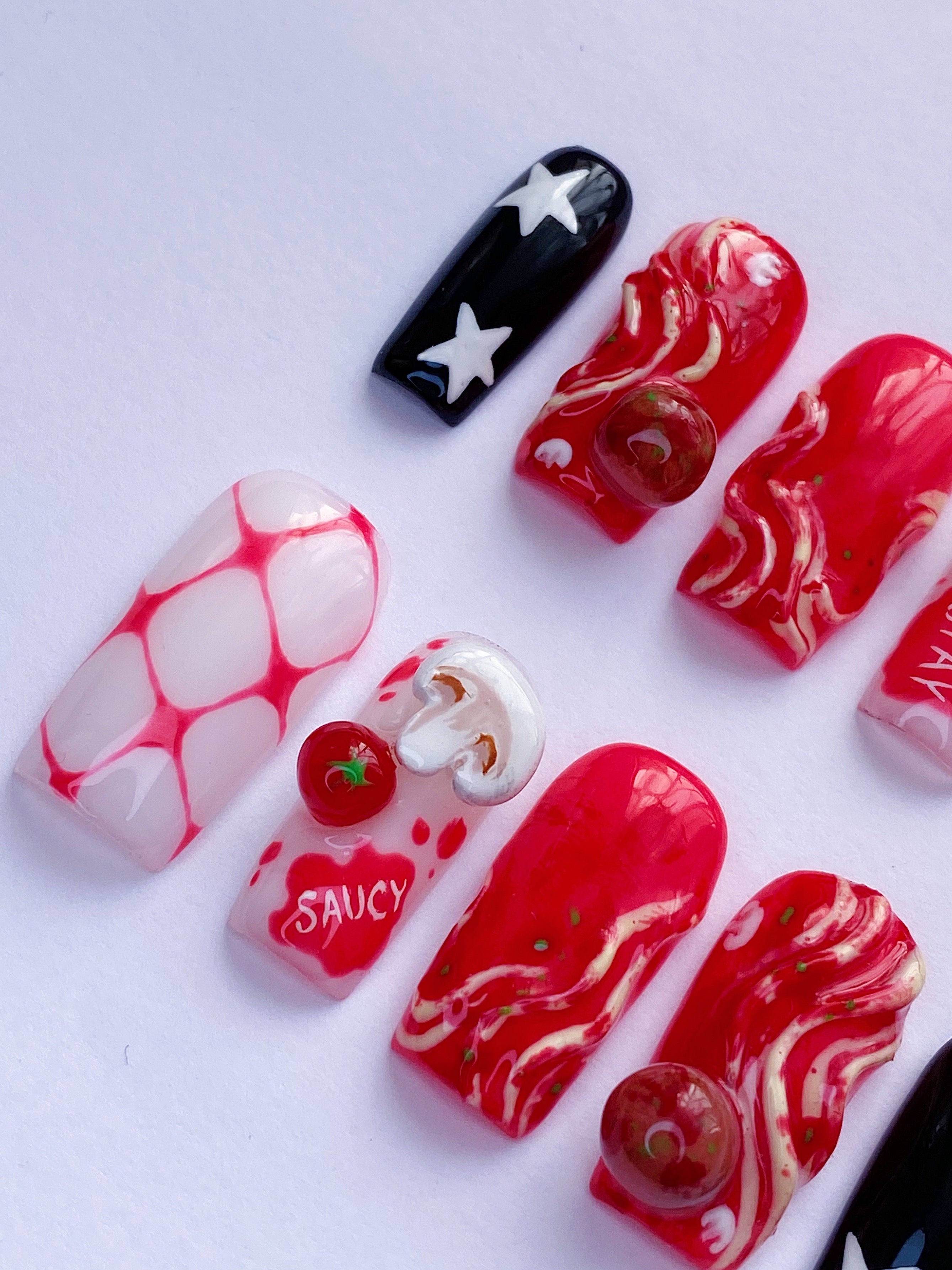 LE SSERAFIM Spaghetti press on nails