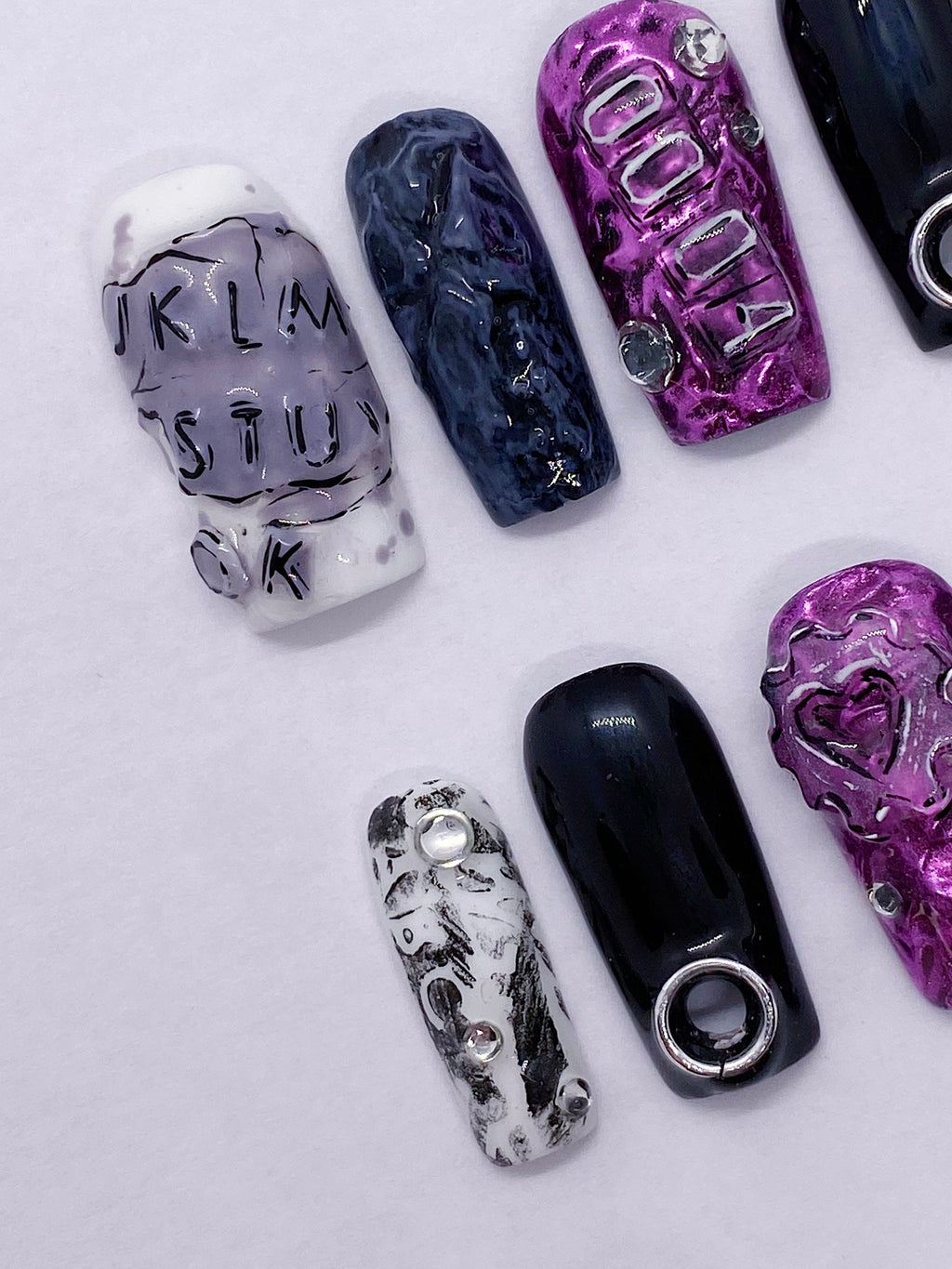 JISOO earthquake press on nails