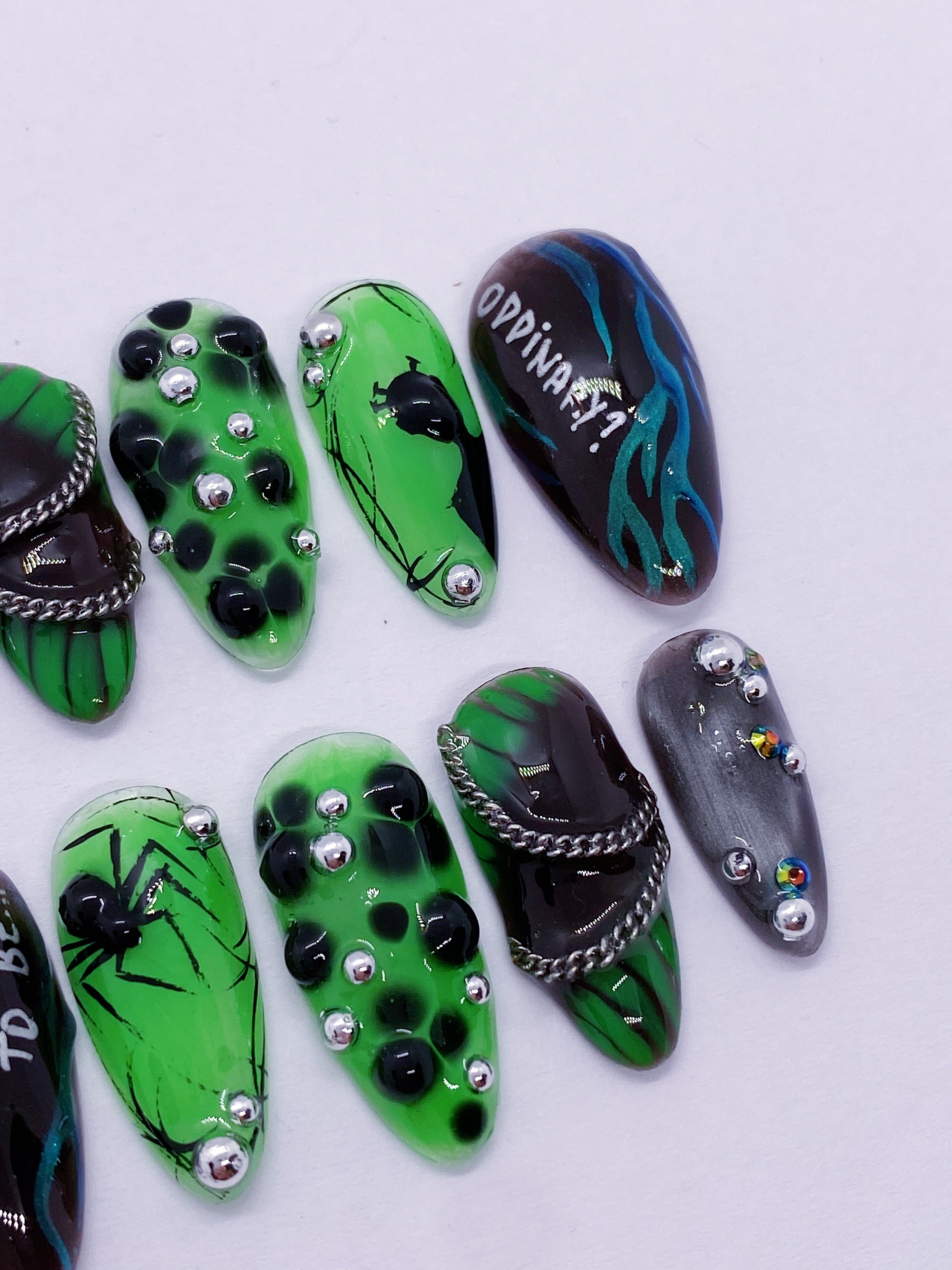 SKZ ODDINARY press on nails