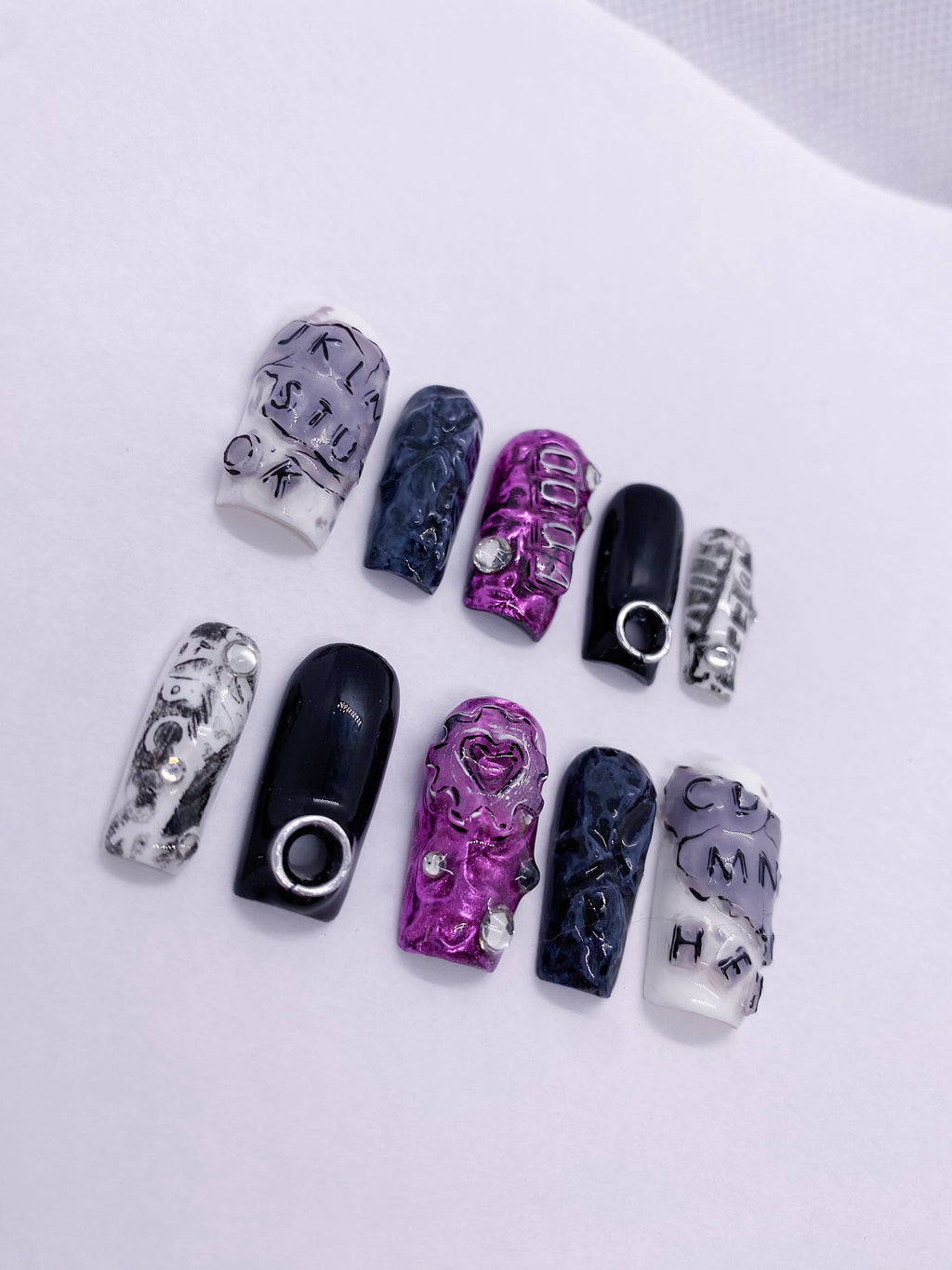 JISOO earthquake press on nails